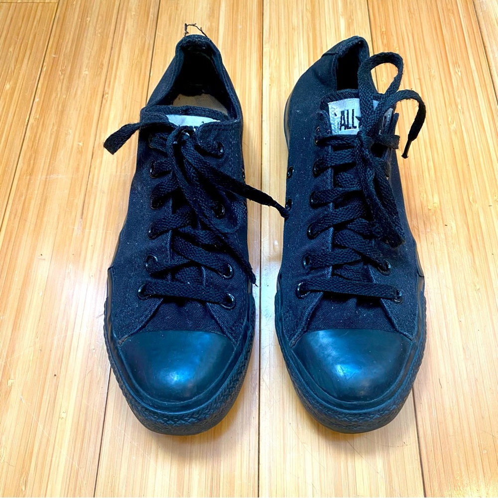 Black Converse Sneakers, size 8 women’s